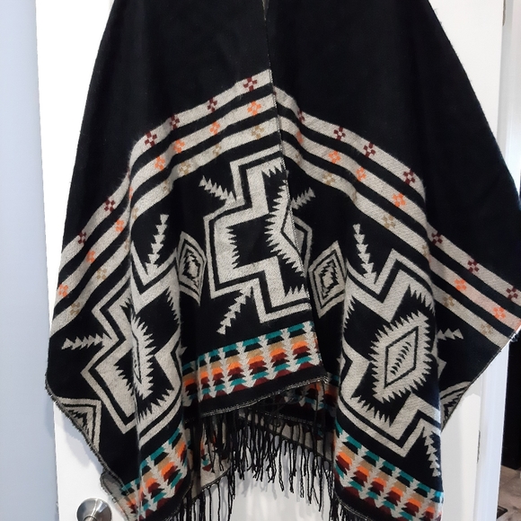 Charlotte Russe Reversible Wrap Poncho - Picture 4 of 5